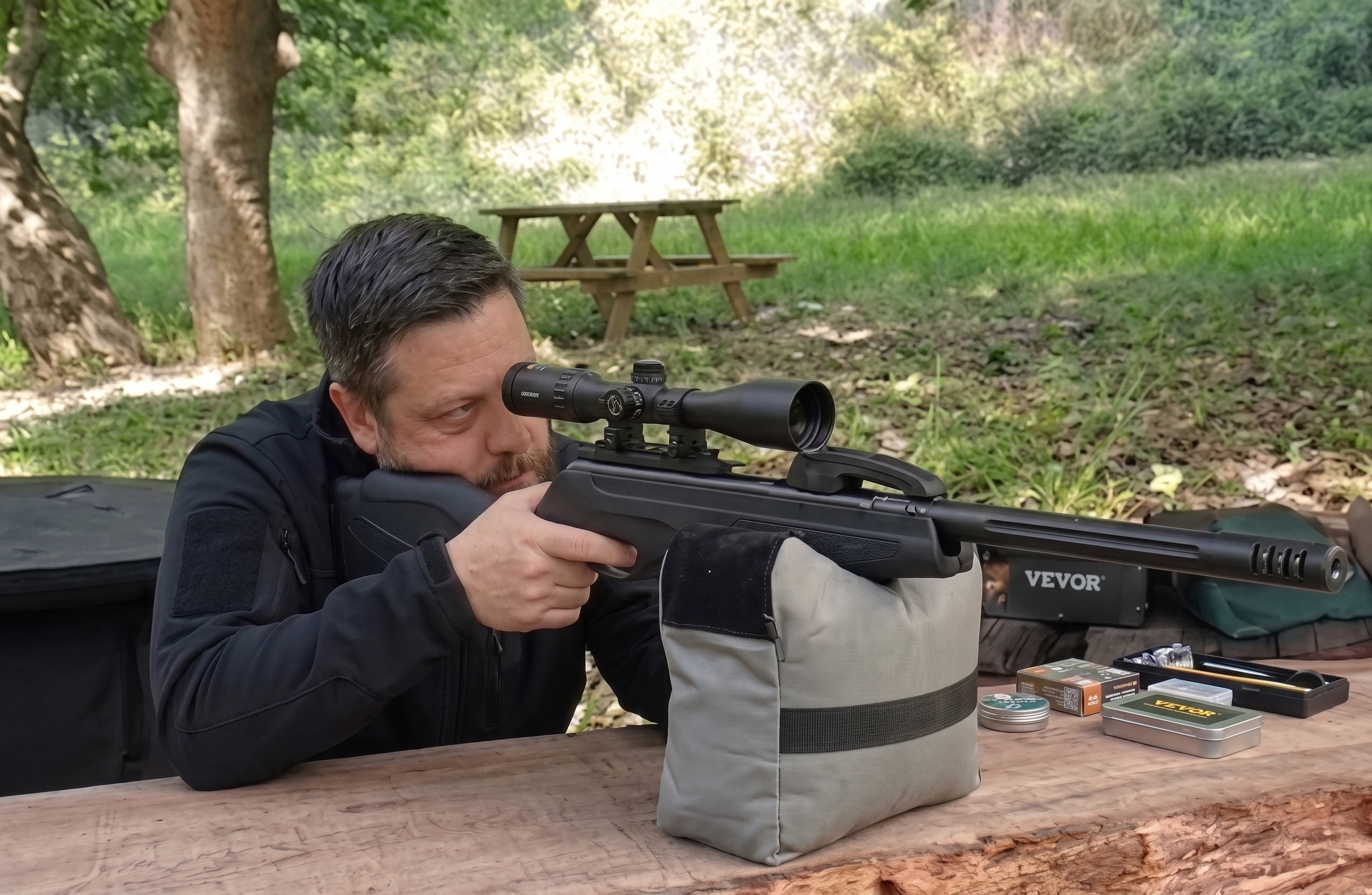 Mathieu en position de tir avec la Snowpeak M25 débridée 6,35 mm pour la régulation de pigeons