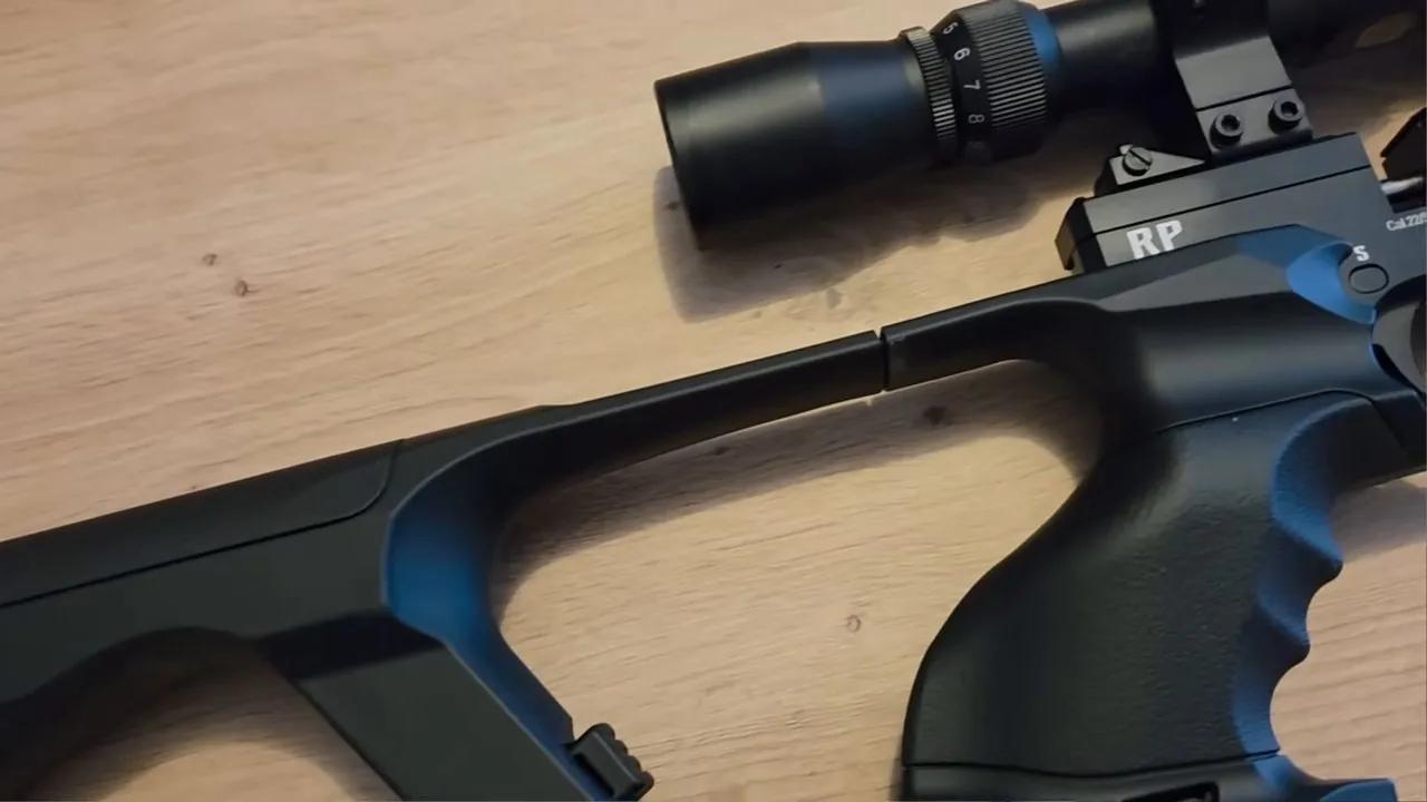 Reximex RP avec sa crosse polymère clipsée et une lunette