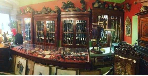 Photo armurerie Antiquités Armurerie Rosy et Victor Chambon a Riom