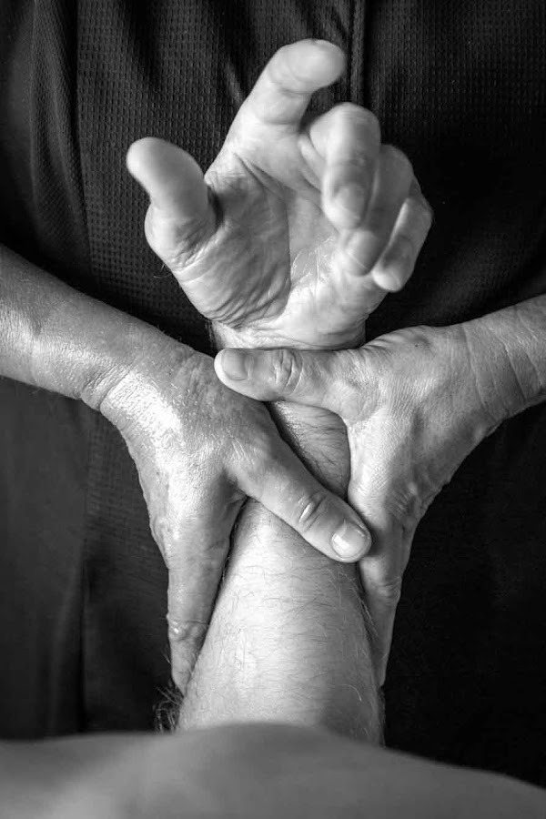 Photo armurerie massage de pleine attention Muriel Bourgeois Armurier a Besançon