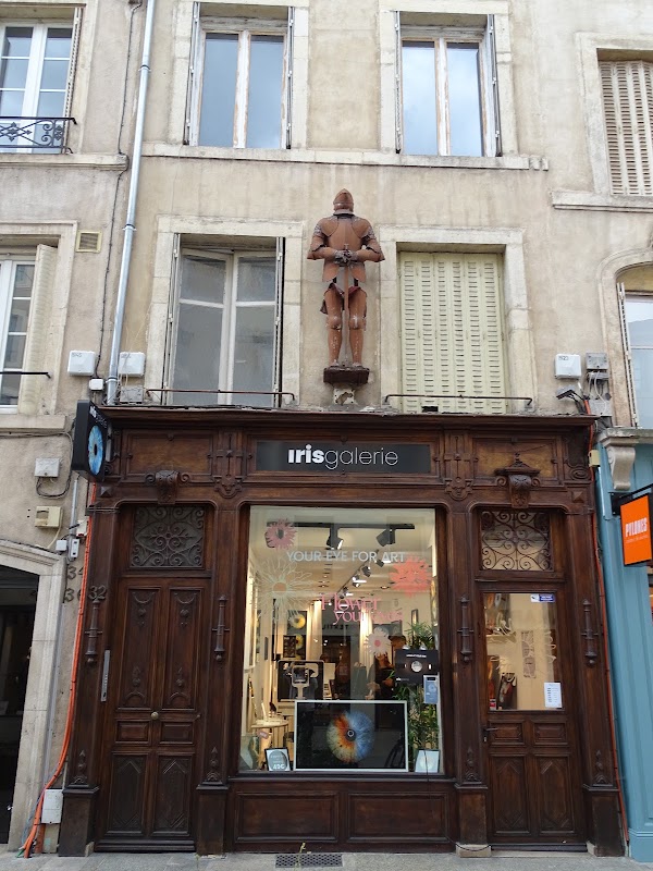 Photo armurerie l&rsquo;armure au dessus de la vitrine a Nancy