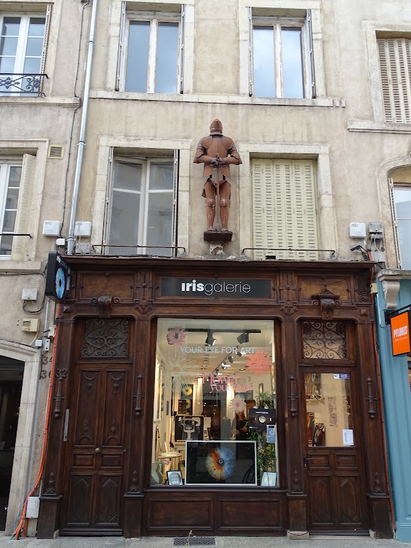 Photo armurerie l&rsquo;armure au dessus de la vitrine a Nancy